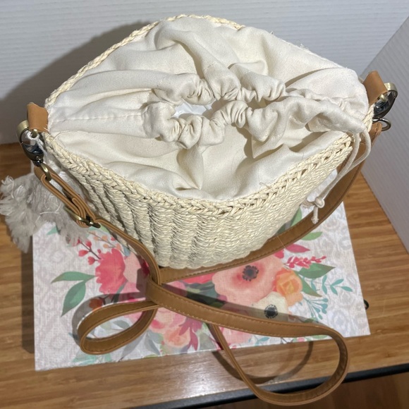 Boho basket woven purse with tassels - Picture 2 of 7